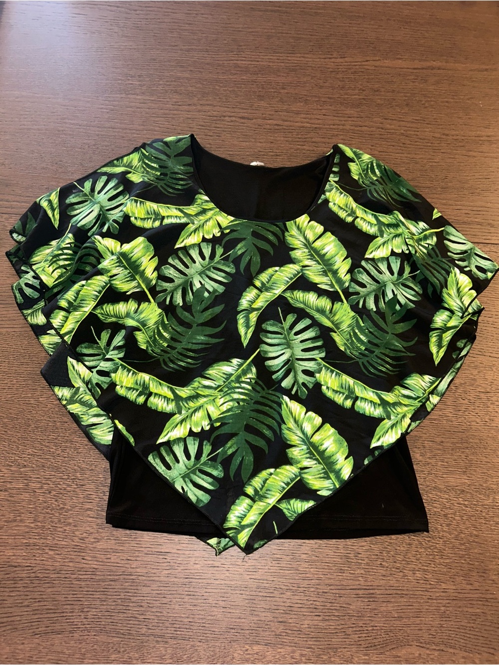 Women's Tropical Leaf Poncho-Style Tunic Top in Black & Green Size Medium